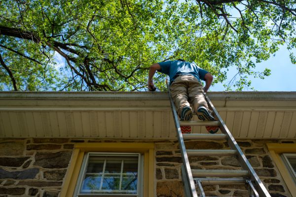 Industrial Gutter Cleaning in Petaluma